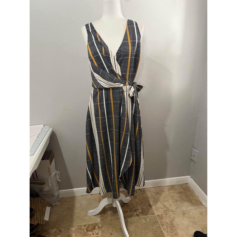 One one Six Wrap  Midi Printed Size Medium